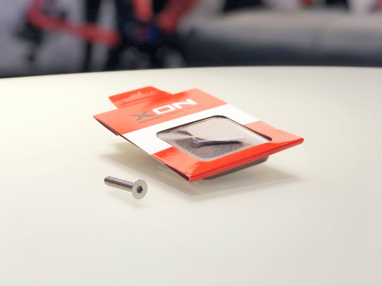 【PINARELLO Customize】鉄製のボルトをチタンボルトへ交換