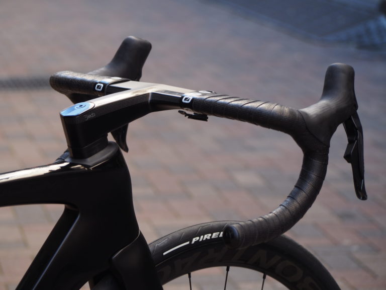 DEDA ALANERAカーボンハンドル交換・PIRELLI P ZERO RACEタイヤ装着