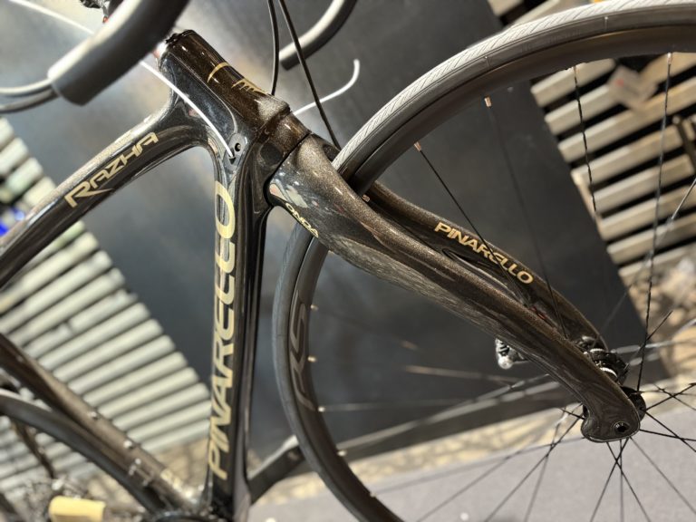 PINARELLO ピナレロ RAZHA ラザ 11S 105 メカニカル D381/GREY METALICはこんなカラーです